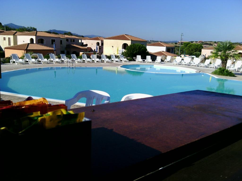 Sardinia Beach Apartments Aglientu Exteriör bild